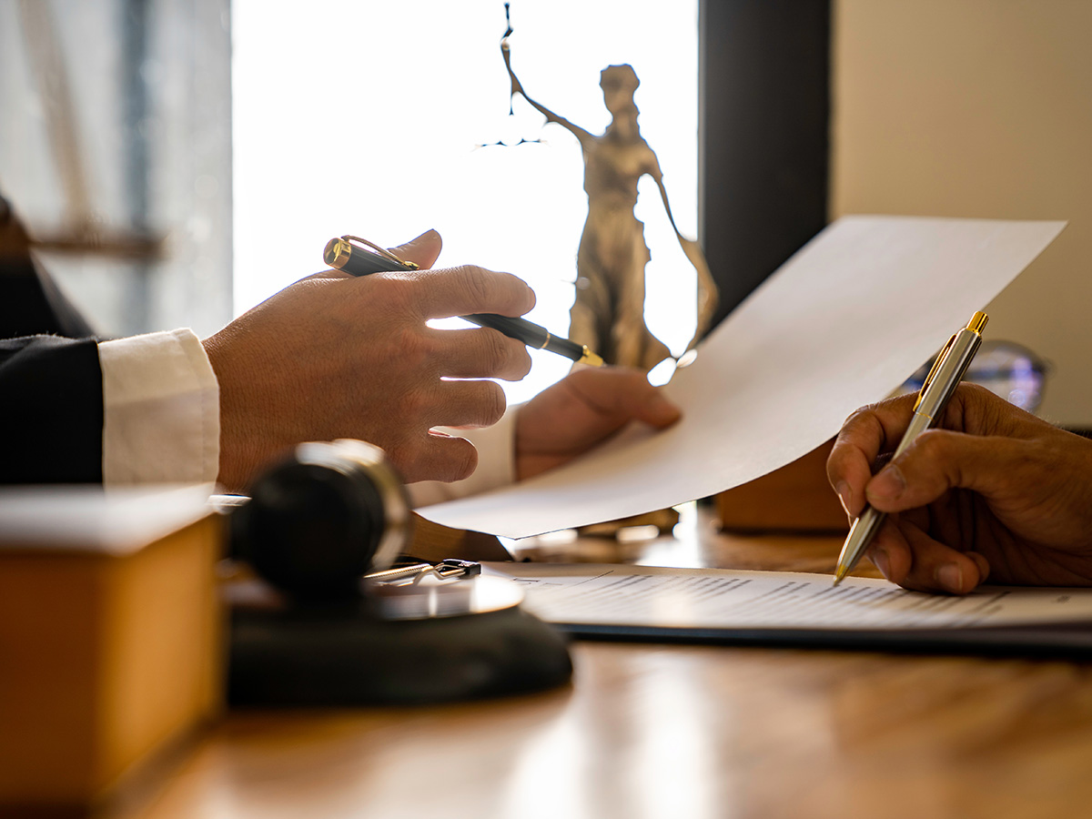 CONSULENZA LEGALE Servizi immobiliari e legali LUXURY HOUSE SRL ad Avellino