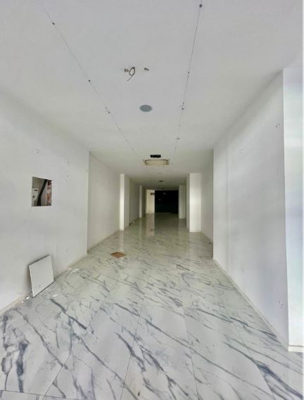 LOCALE COMMERCIALE Corso Vittorio Emanuele - Avellino LUXURY HOUSE Immobili in vendita ad Avellino